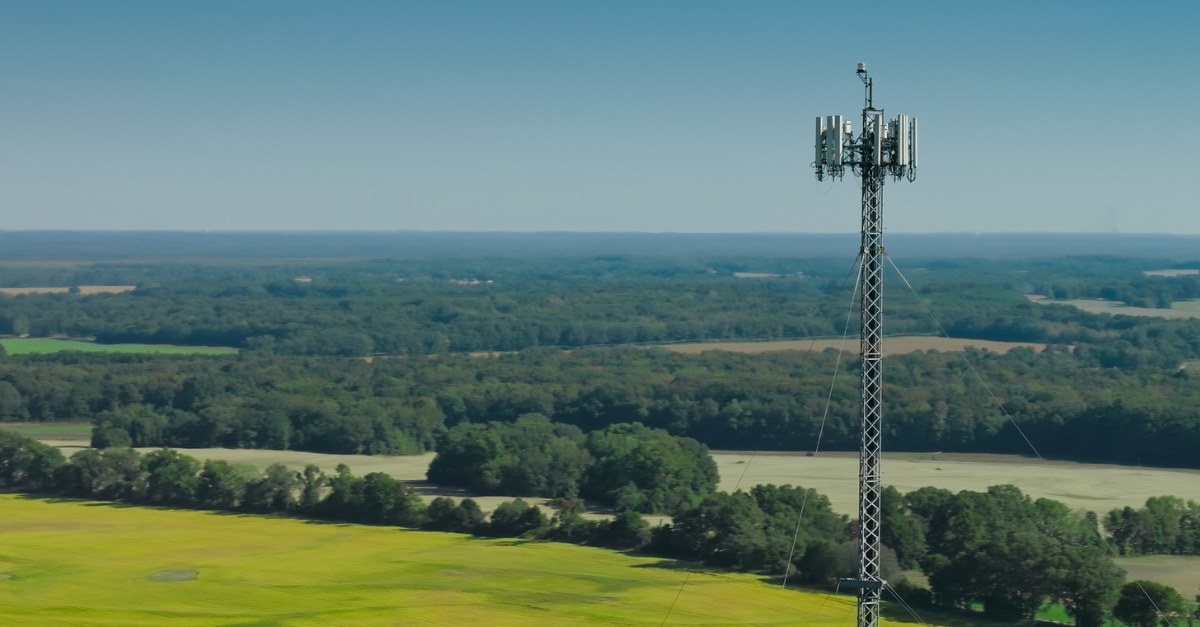 How Tower Decommissioning Bonds Help Manage End-of-Life Telecom Infrastructure Risk